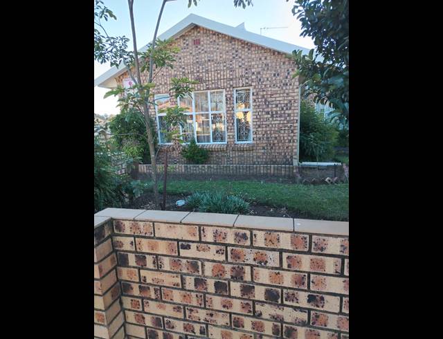 3 BEDROOM FREEHOLD FOR SALE IN LENNOXTON